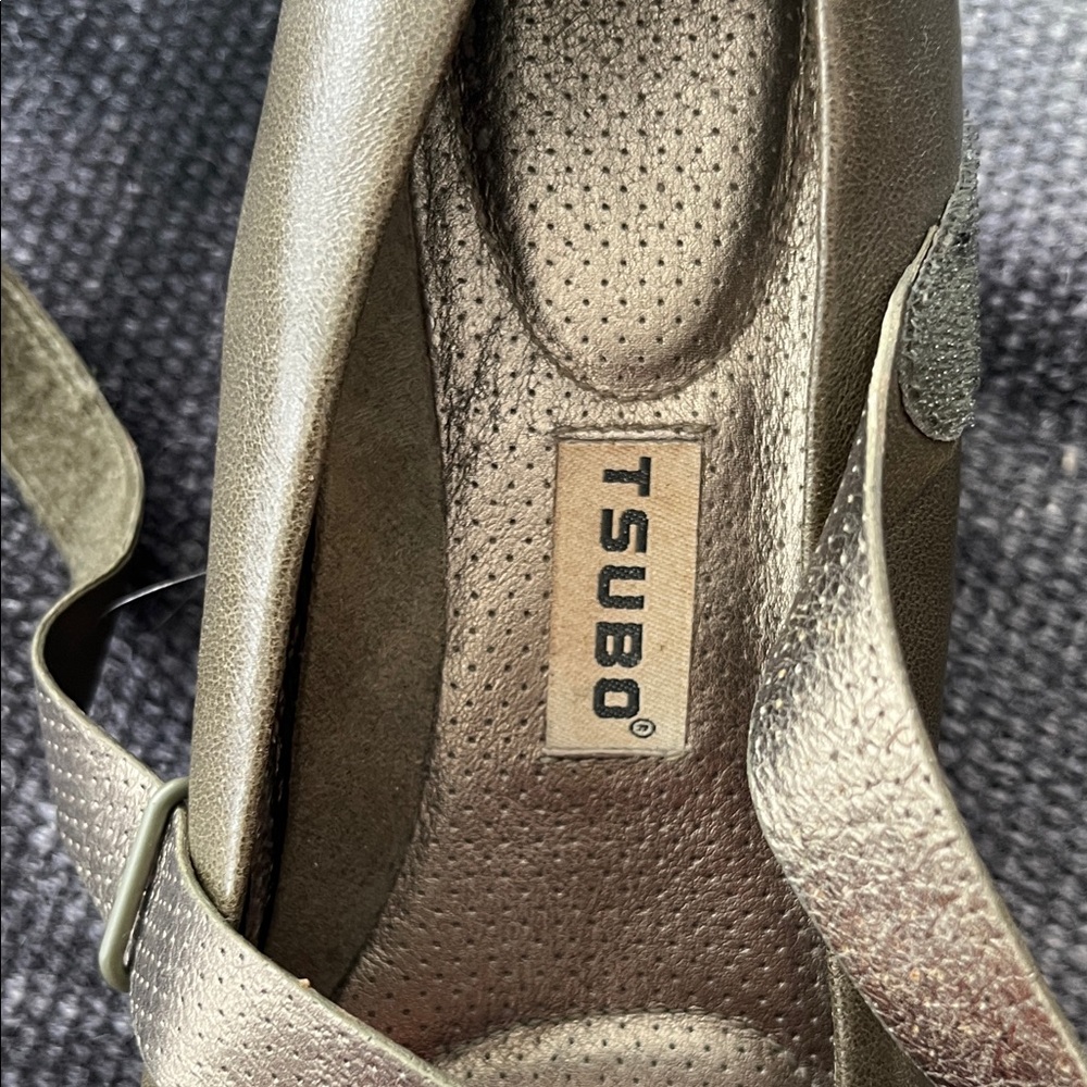 Tsubo Olive Wedge Leather Shoes - Picture 3 of 6